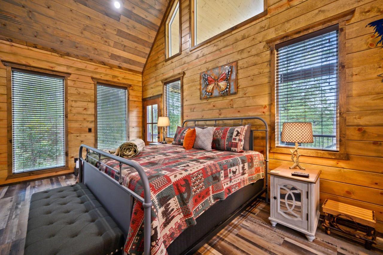The Adirondack Honeymoon Hot Tub Soaking Tub Wood Burning Fireplace Stephens Gap Exterior photo