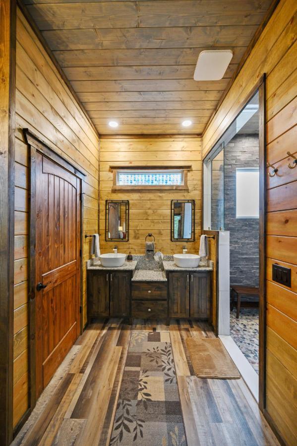 The Adirondack Honeymoon Hot Tub Soaking Tub Wood Burning Fireplace Stephens Gap Exterior photo