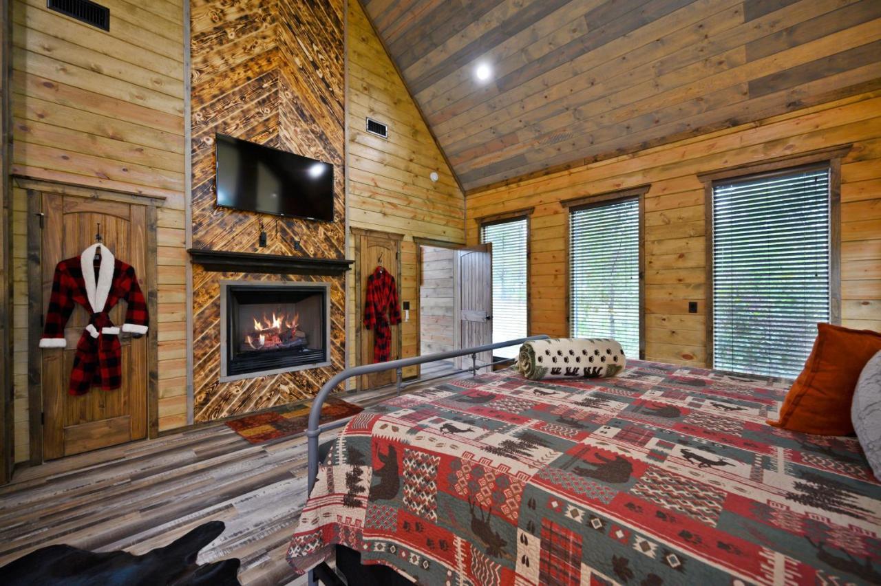 The Adirondack Honeymoon Hot Tub Soaking Tub Wood Burning Fireplace Stephens Gap Exterior photo