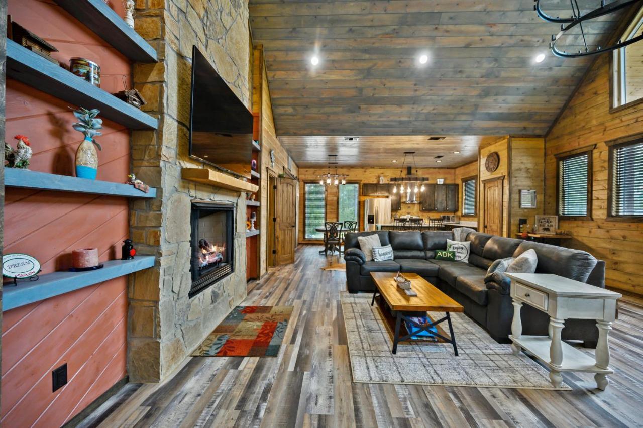 The Adirondack Honeymoon Hot Tub Soaking Tub Wood Burning Fireplace Stephens Gap Exterior photo