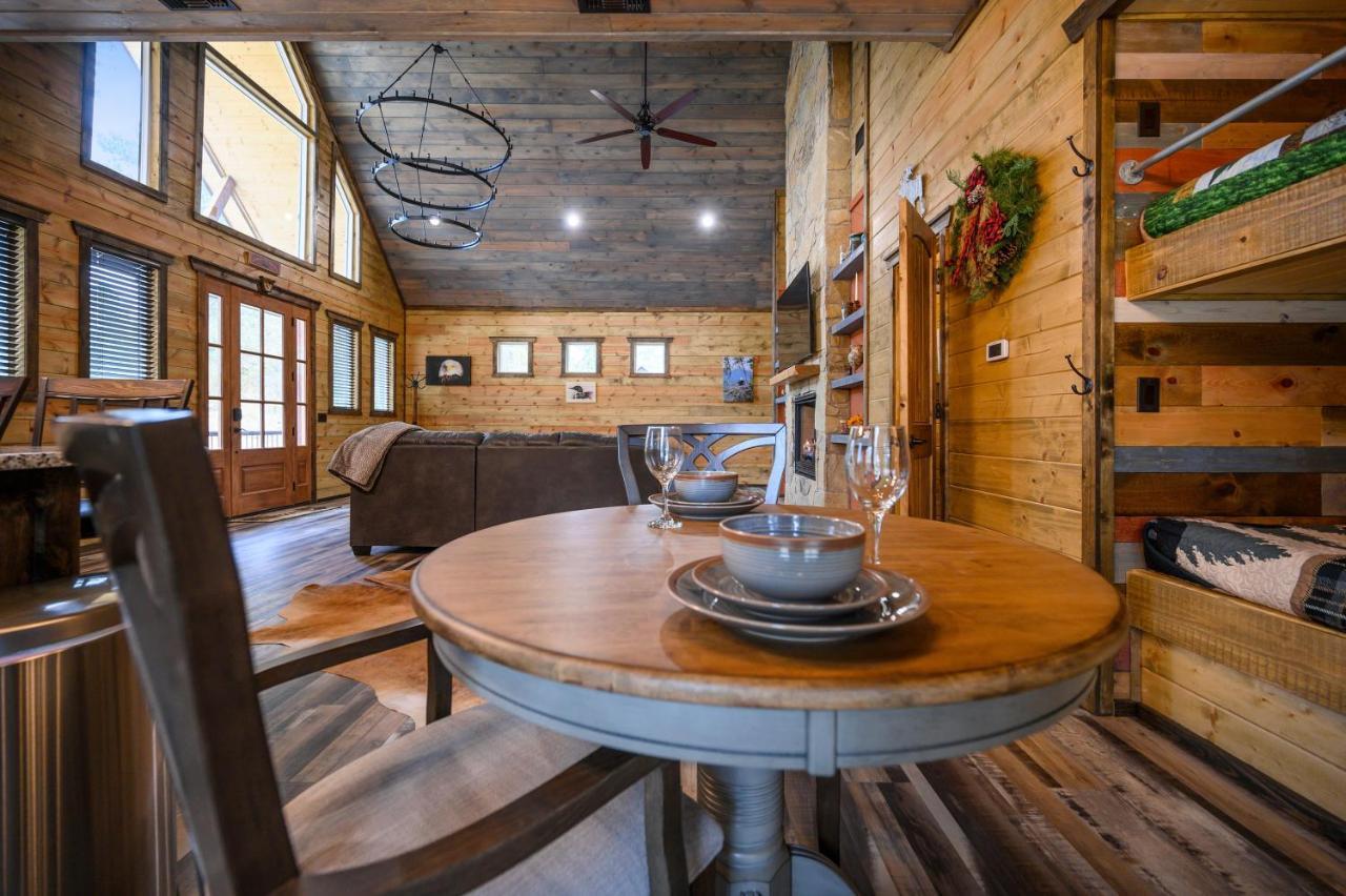 The Adirondack Honeymoon Hot Tub Soaking Tub Wood Burning Fireplace Stephens Gap Exterior photo